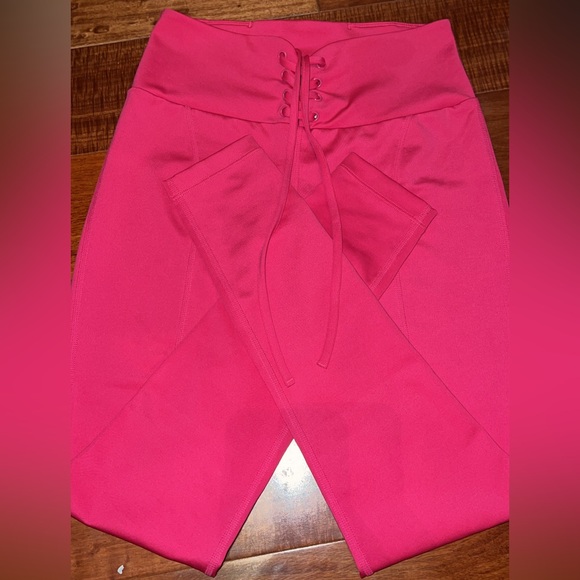 Pink Guess active wear leggings in a size small 💓 - Picture 2 of 5
